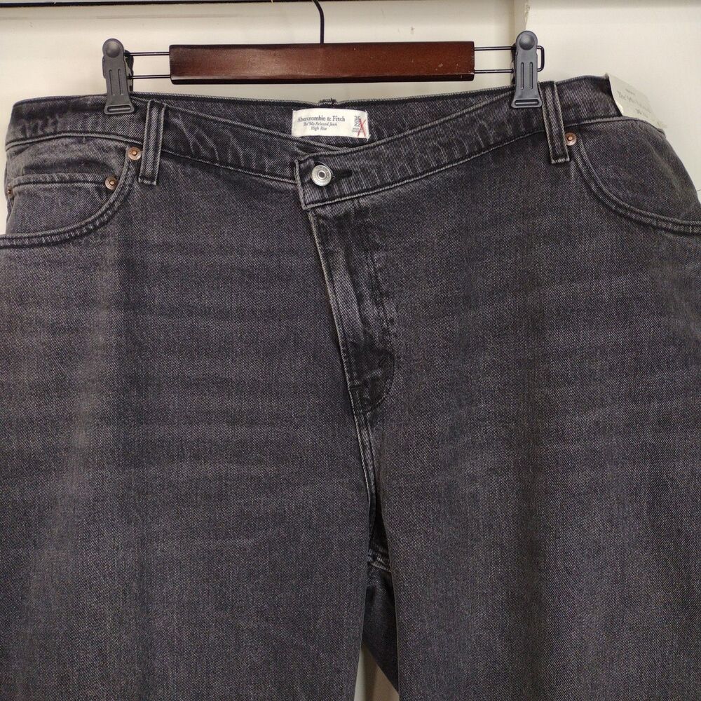 NEW Abercrombie 90s Relaxed Jean High Rise Plus Size 36/22 Black Criss Cross